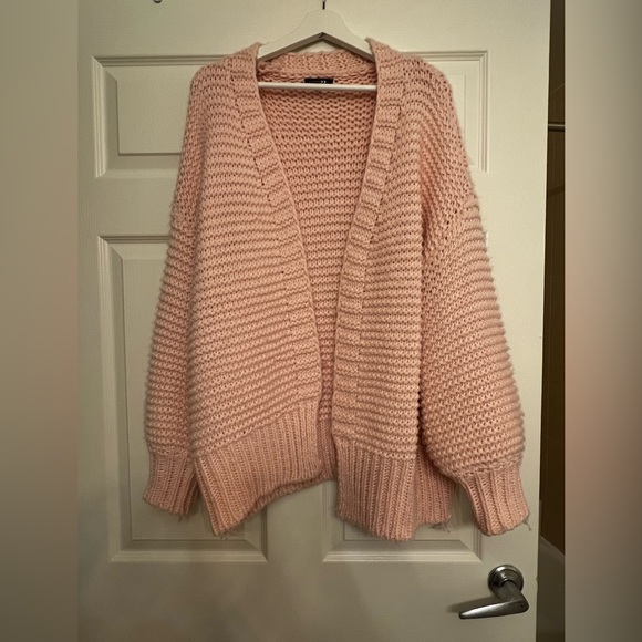 🤩super cute cardigan🤩 - Picture 3 of 7